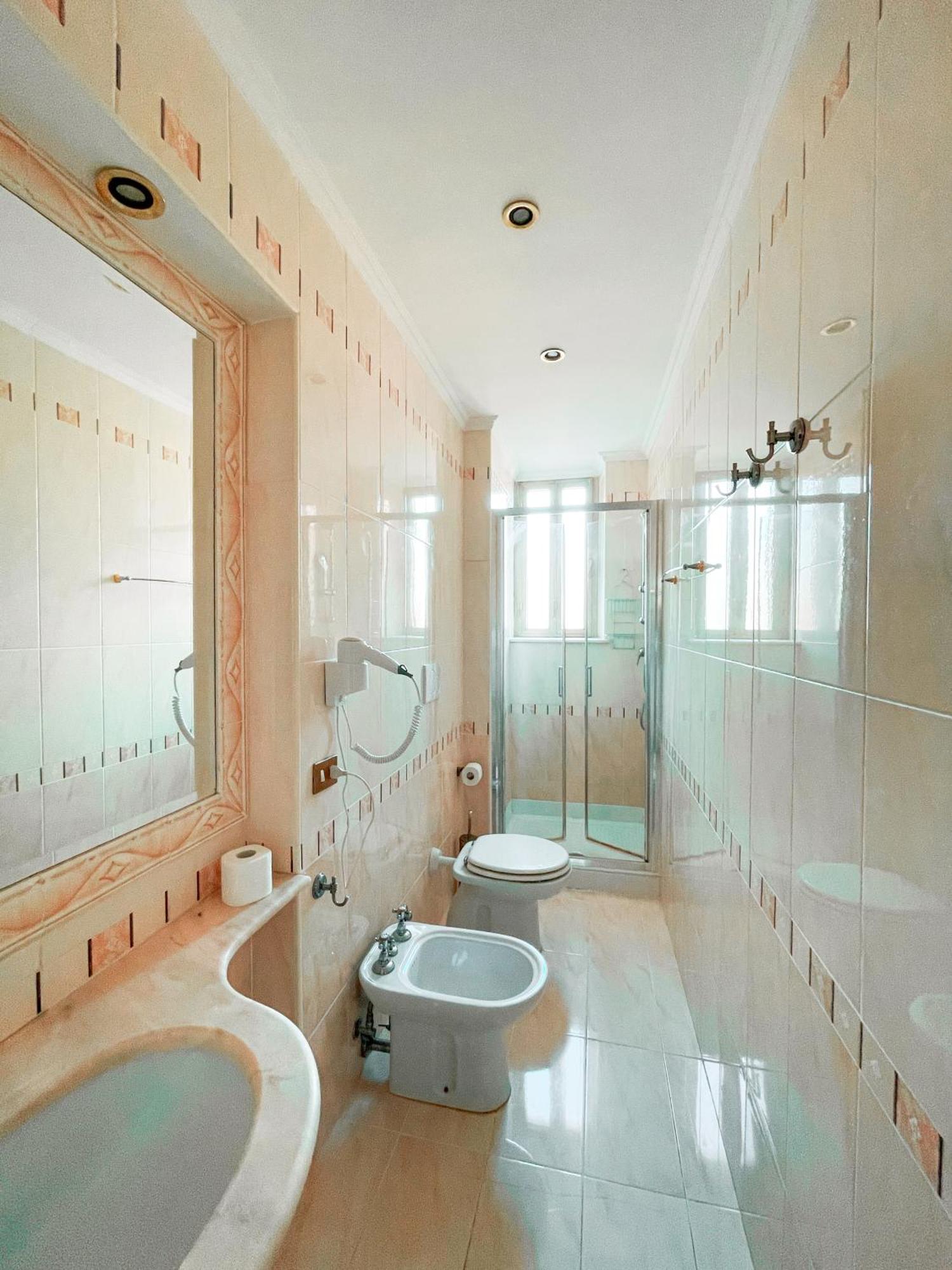 Hostal Colosseo *