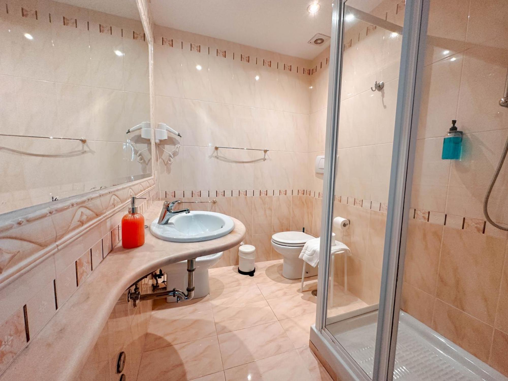 Hostal Colosseo *
